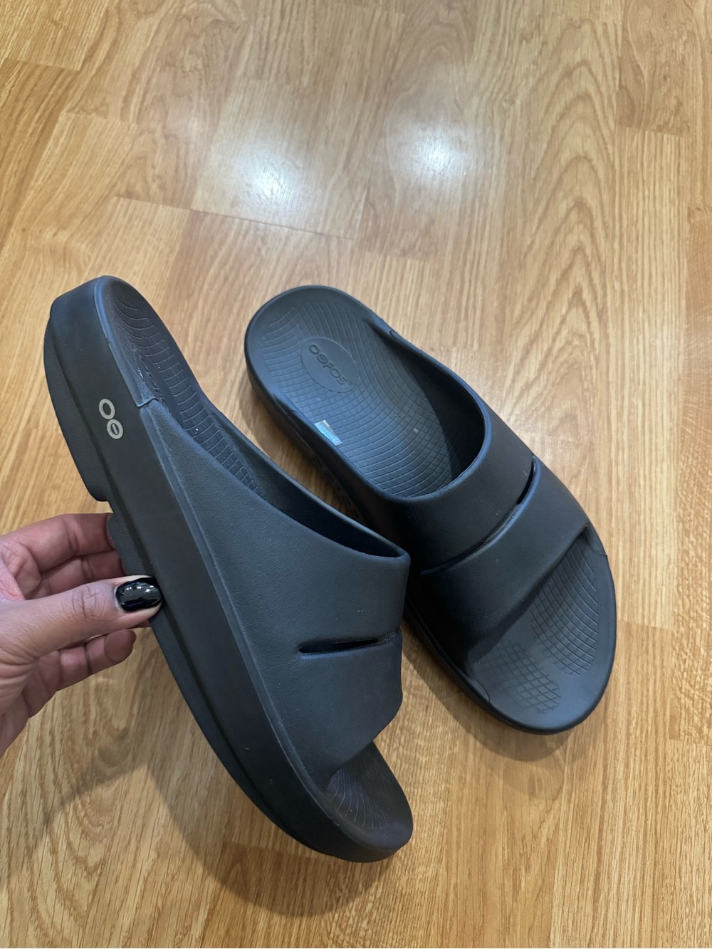 OOFOS slides size M13 black